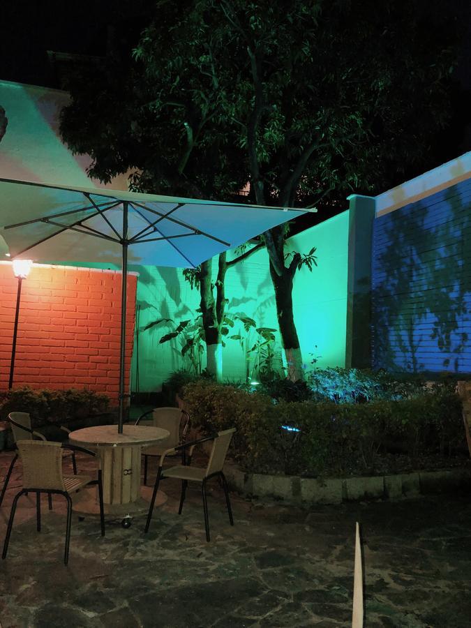 Backpackers Inn Medellin Bagian luar foto