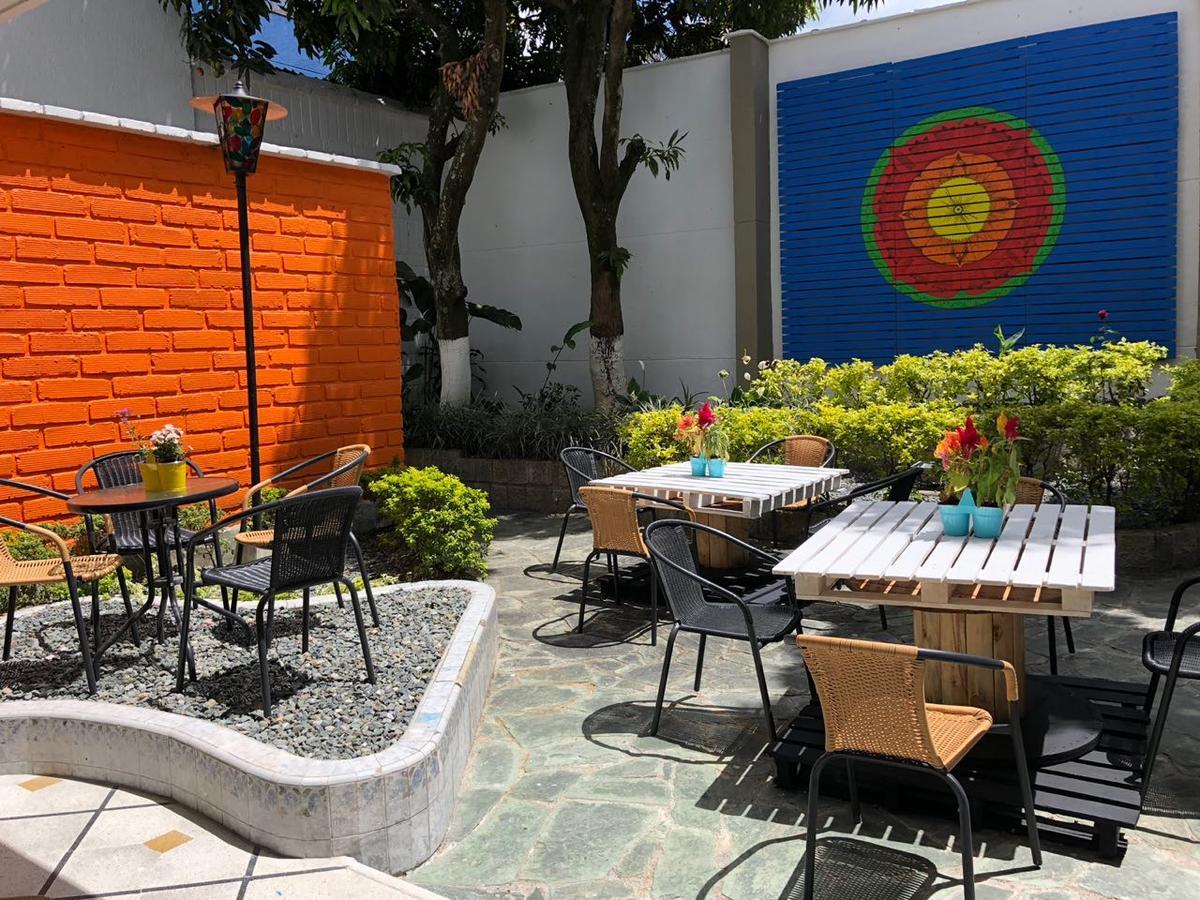 Backpackers Inn Medellin Bagian luar foto