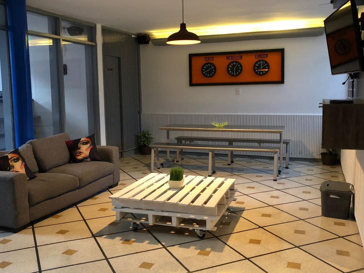 Backpackers Inn Medellin Bagian luar foto