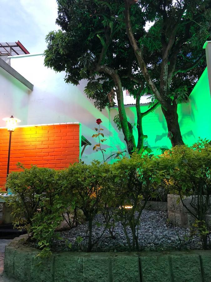 Backpackers Inn Medellin Bagian luar foto