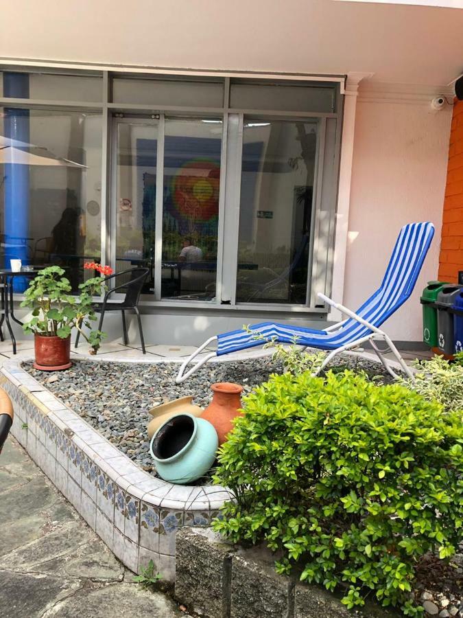 Backpackers Inn Medellin Bagian luar foto