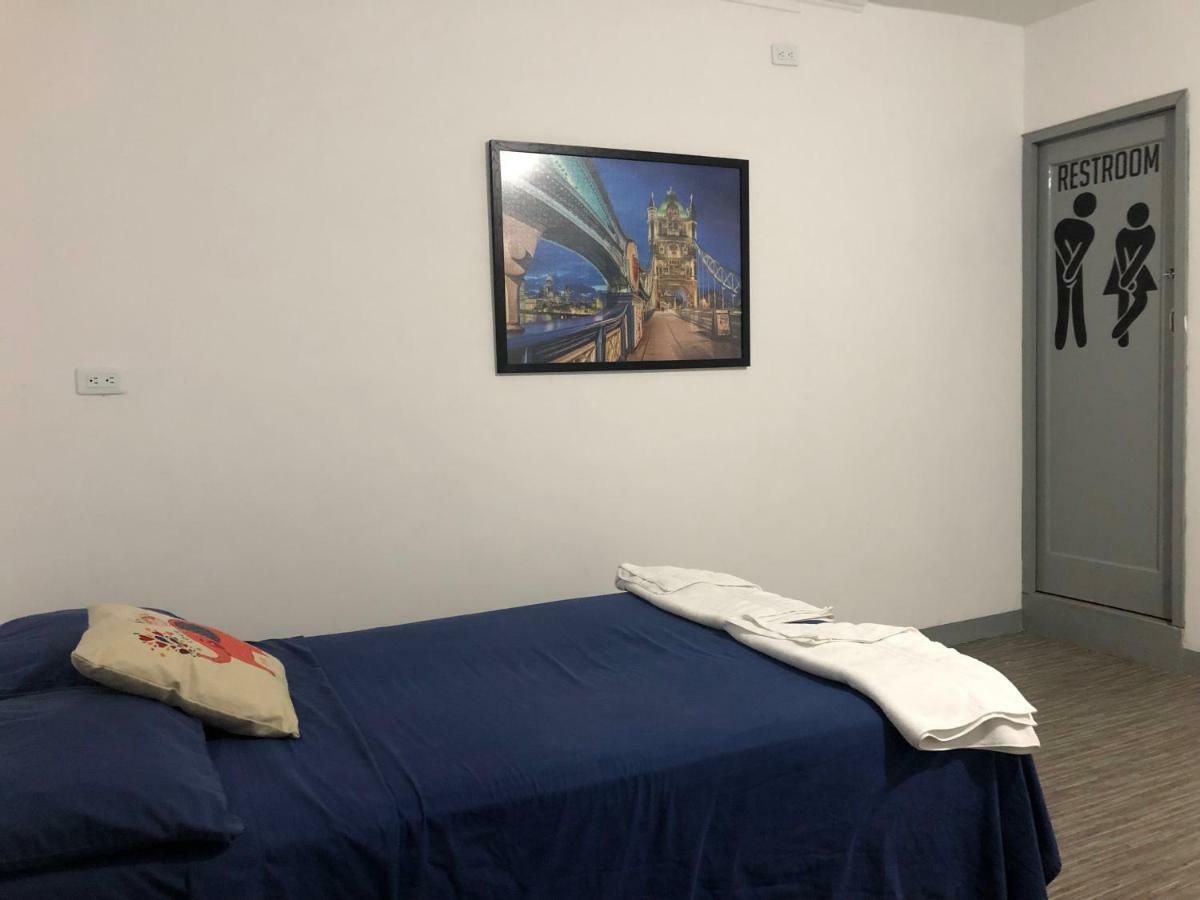 Backpackers Inn Medellin Bagian luar foto